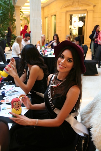 мастер класс по росписи матрешек, Miss Universe 2013 мастер класс по росписи матрешек, Miss Universe 2013